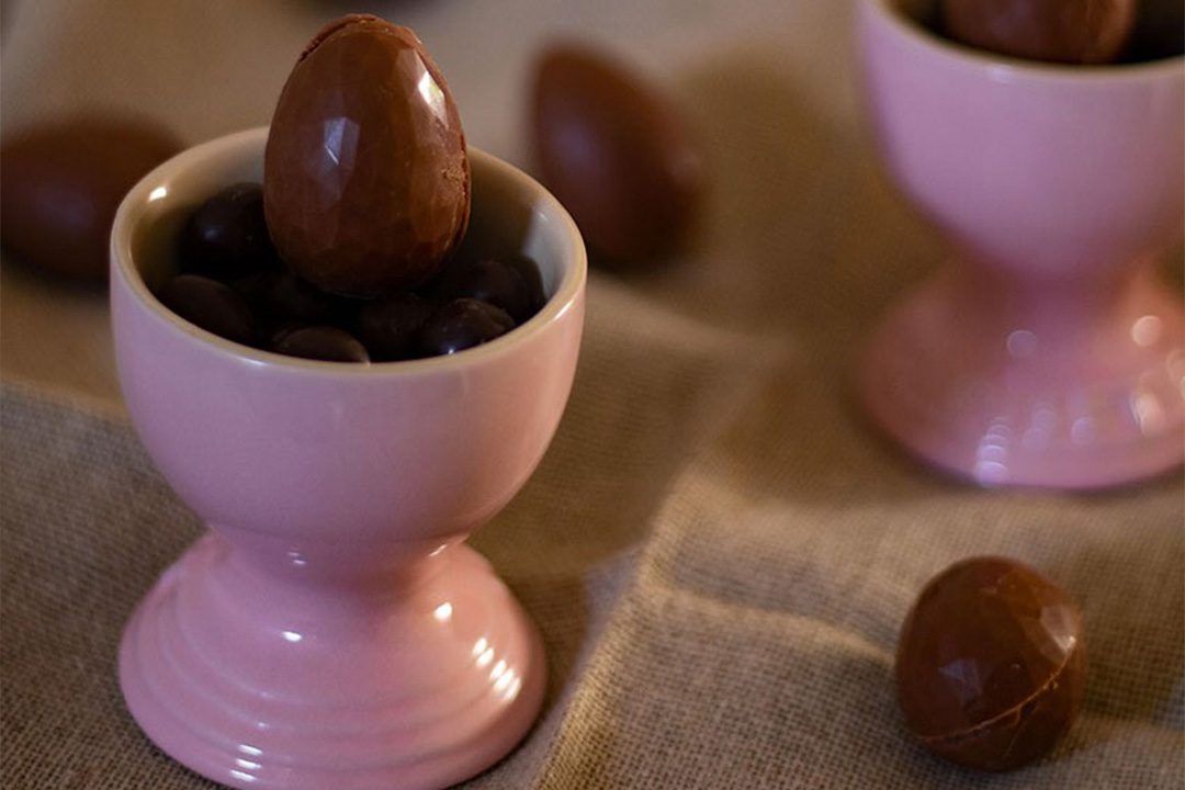 Huevos de Pascua de chocolate con leche y gianduja