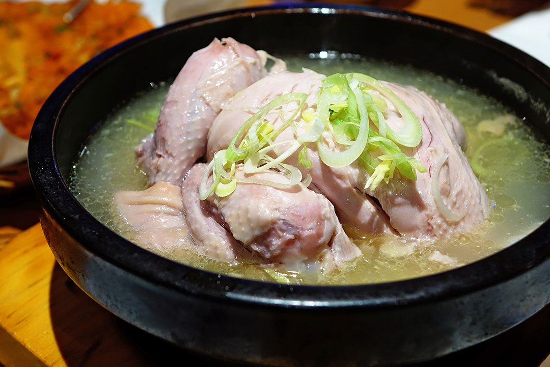 La receta de la abuela: pollo a la olla y su salsa blanca