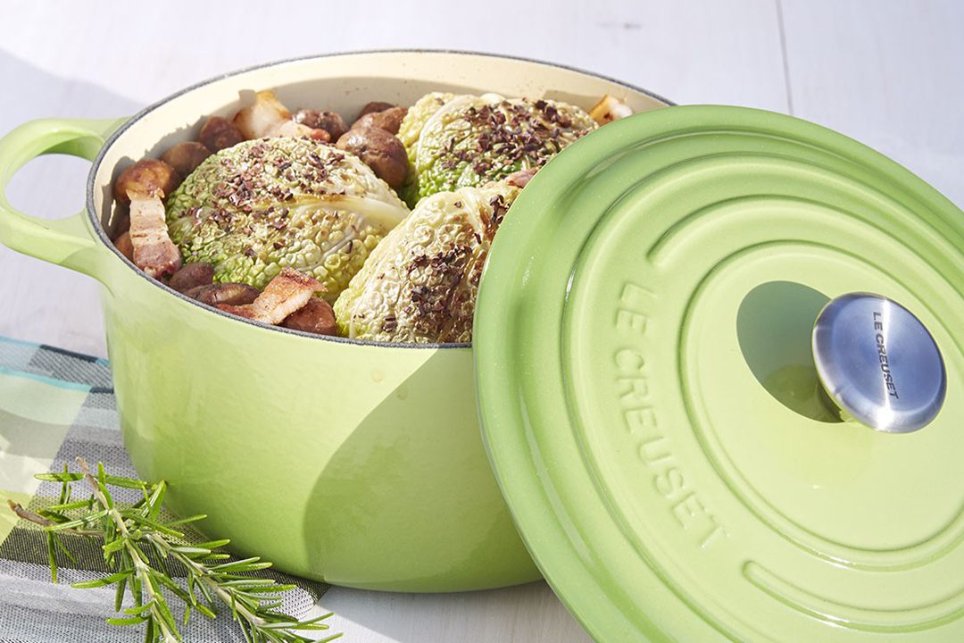 Coles rellenas de beicon ahumado y castañas